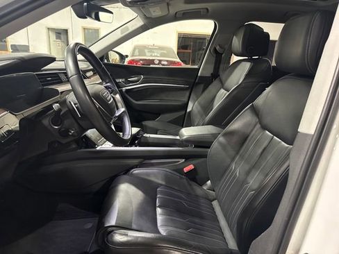 Used 2019 Audi e-tron Prestige w/ Prestige Package image 20