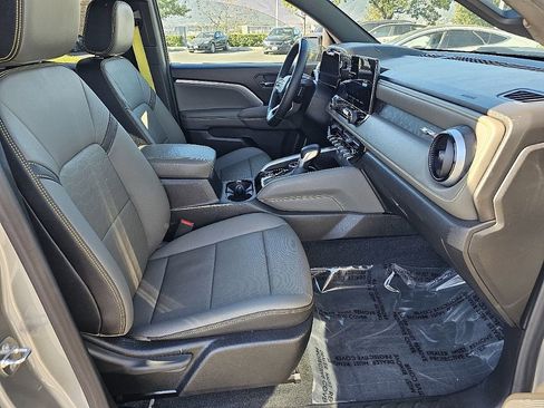 Used 2023 Chevrolet Colorado ZR2 w/ ZR2 Convenience Package III image 18