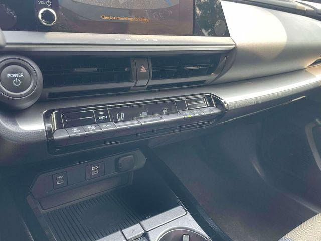 Certified 2025 Toyota Prius FWD image 31