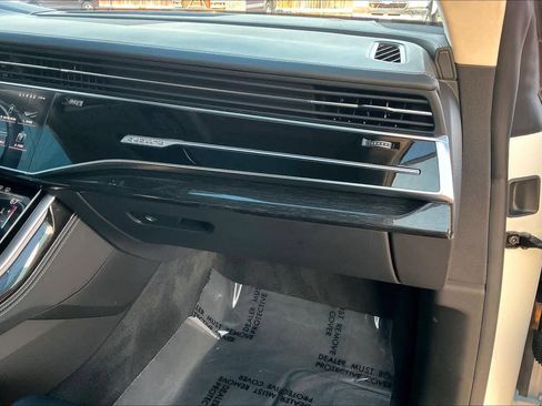 Used 2024 Audi Q8 Prestige w/ Prestige Package image 18