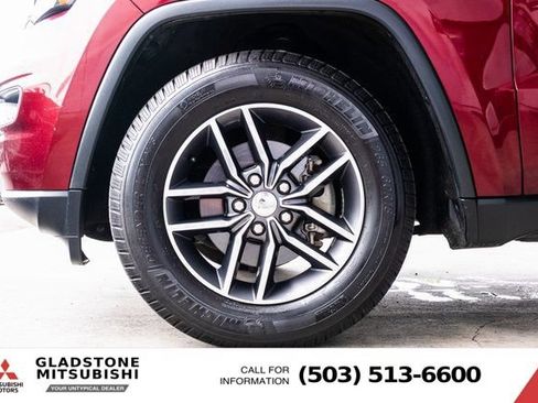 Used 2017 Jeep Grand Cherokee Limited w/ Luxury Group II AWD/4WD image 8