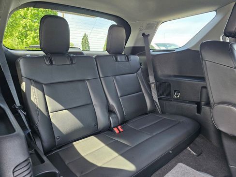 Used 2023 Ford Explorer XLT w/ Equipment Group 202A AWD/4WD image 14