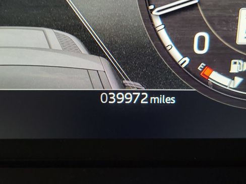 Used 2025 Land Rover Defender 110 S AWD/4WD image 25