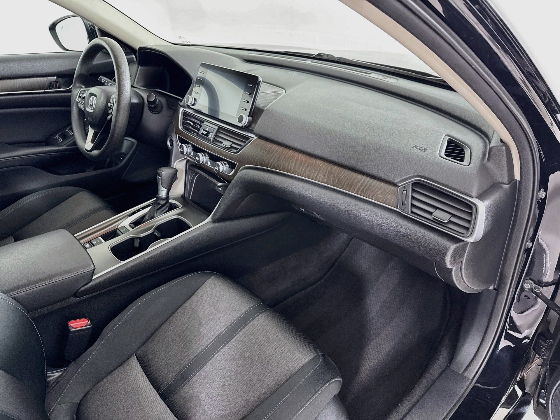 Used 2018 Honda Accord EX image 31