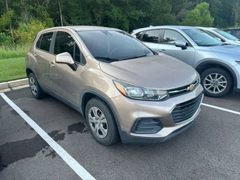 Used 2018 Chevrolet Trax LS FWD image 5