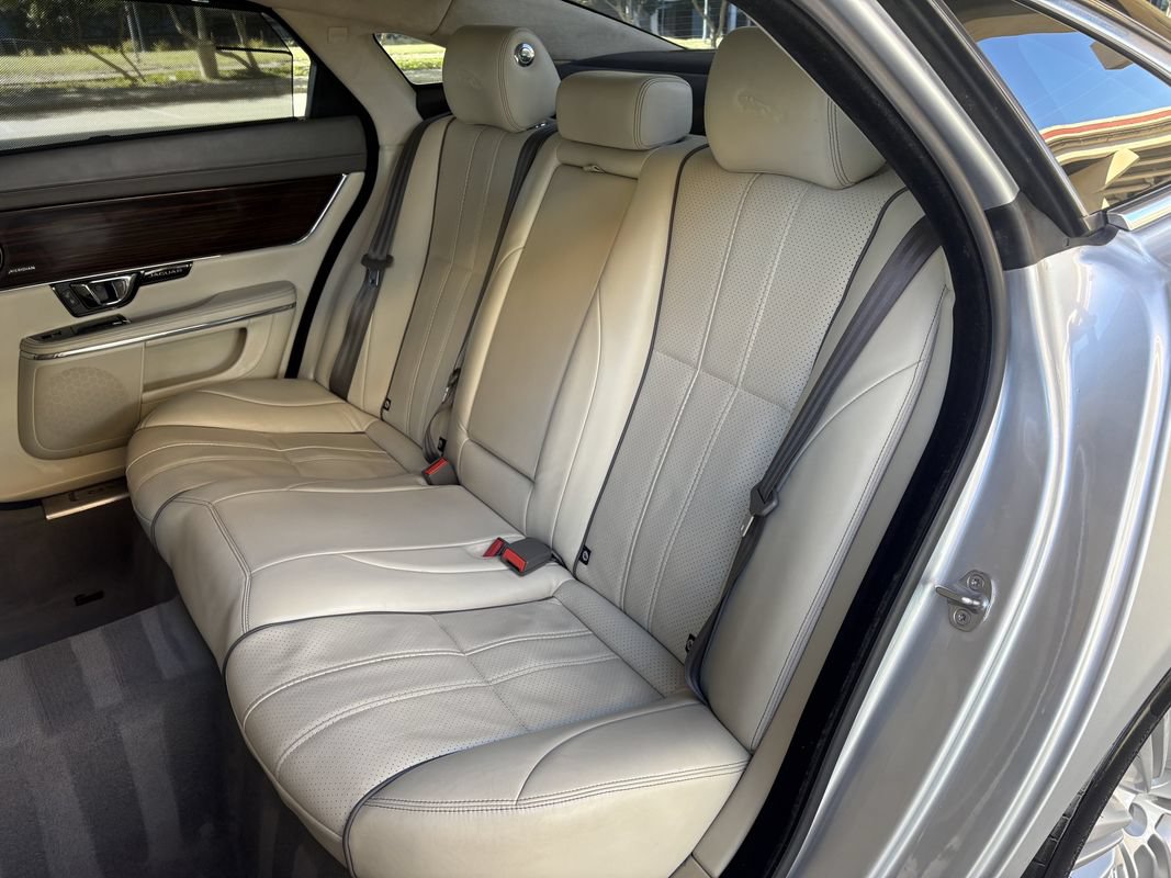 Used 2014 Jaguar XJ L Portfolio RWD image 15
