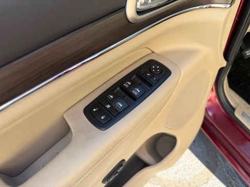 Used 2017 Jeep Grand Cherokee Overland RWD image 28
