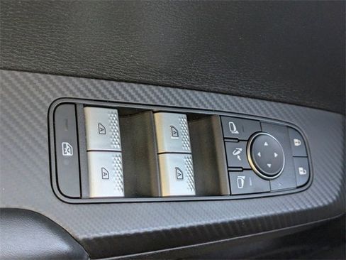 Used 2023 Mitsubishi Outlander SE image 27