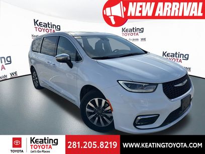 Used 2023 Chrysler Pacifica Limited