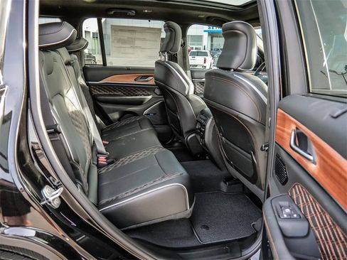 New 2026 Jeep Grand Cherokee Summit image 24