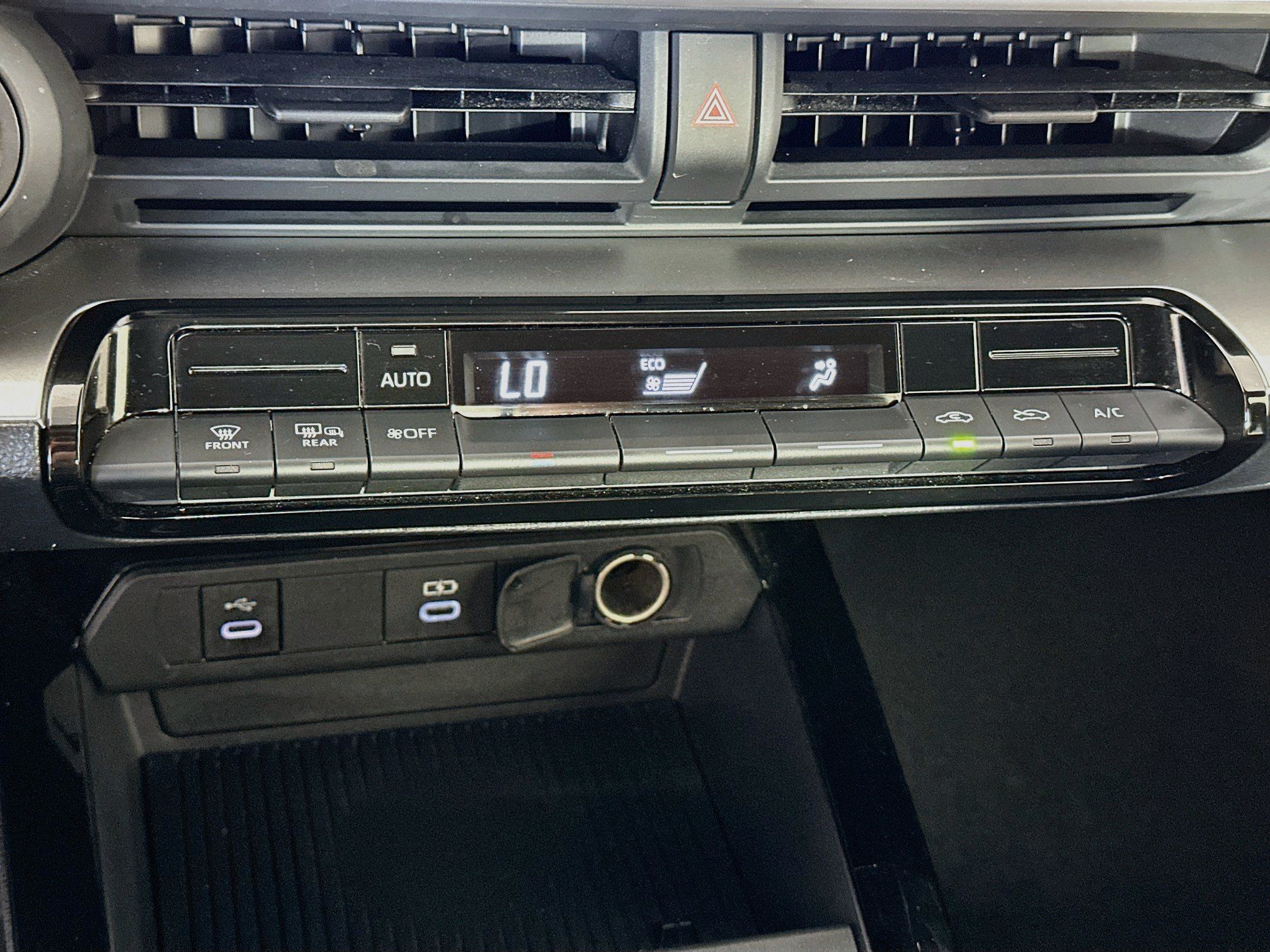 Used 2025 Toyota Prius LE FWD image 24