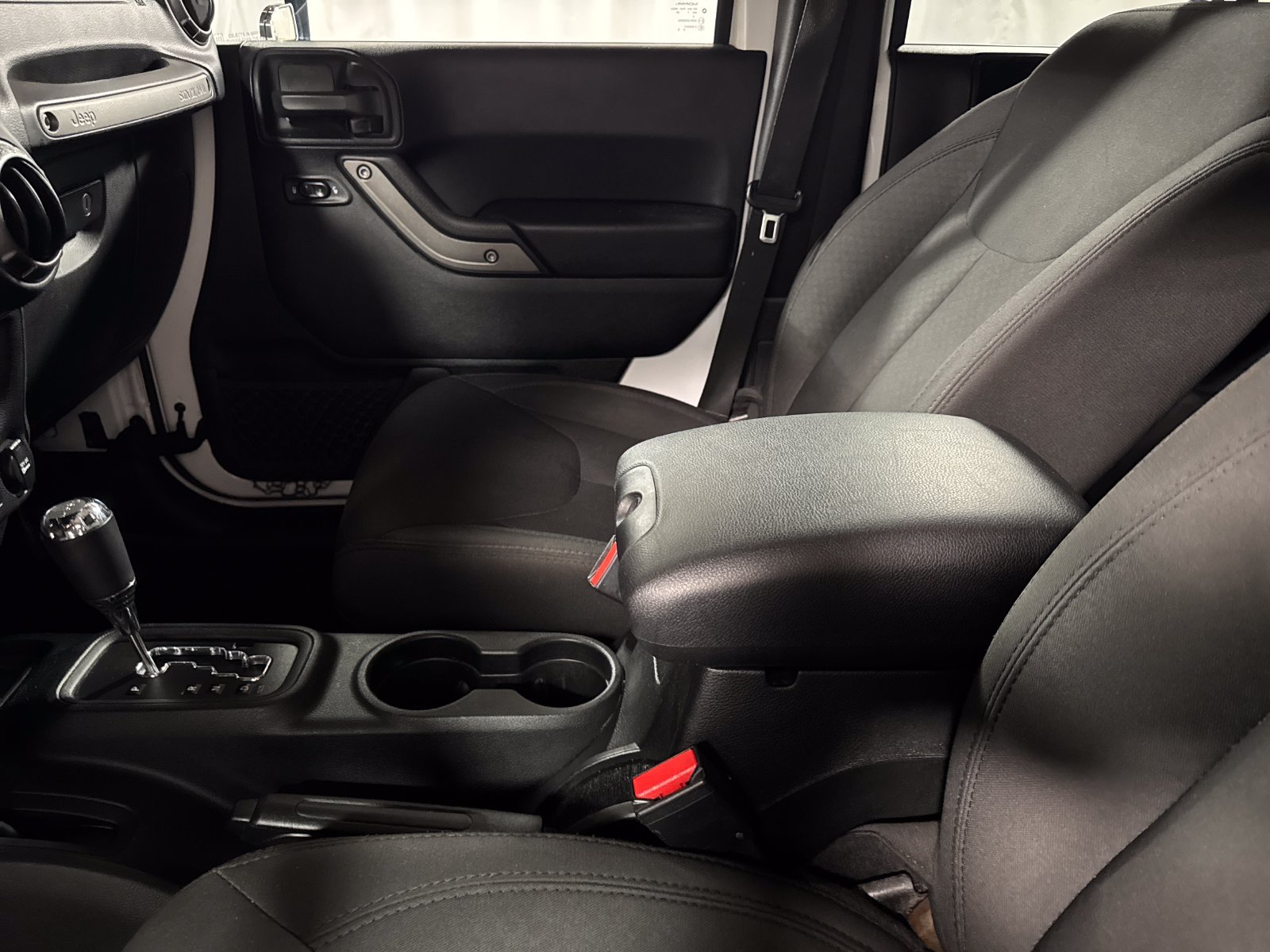 Used 2018 Jeep Wrangler Unlimited Sport S AWD/4WD image 23