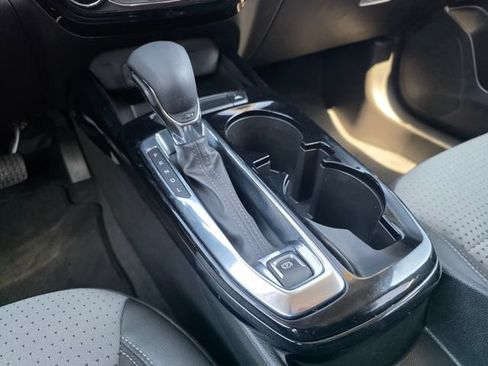 Used 2025 Chevrolet Trax LT FWD image 19