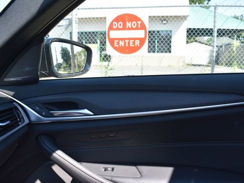 Used 2023 BMW 530e xDrive AWD/4WD image 18