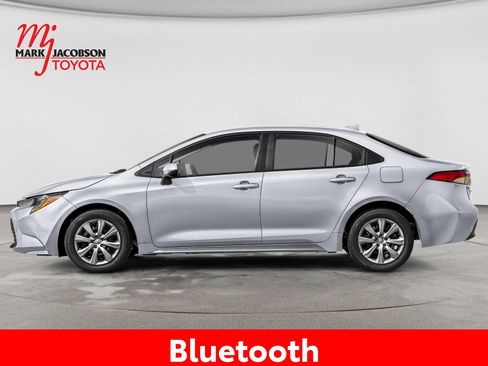 Used 2025 Toyota Corolla LE FWD image 5