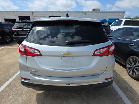 Used 2021 Chevrolet Equinox LT w/ Driver Convenience Package image 4