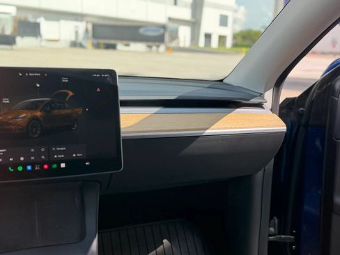Used 2022 Tesla Model Y Long Range AWD/4WD image 28