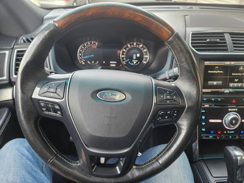 Used 2016 Ford Explorer Platinum image 16