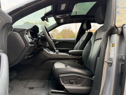 Used 2021 Audi Q8 Premium image 25