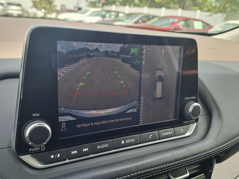 Certified 2021 Nissan Rogue SV FWD image 13