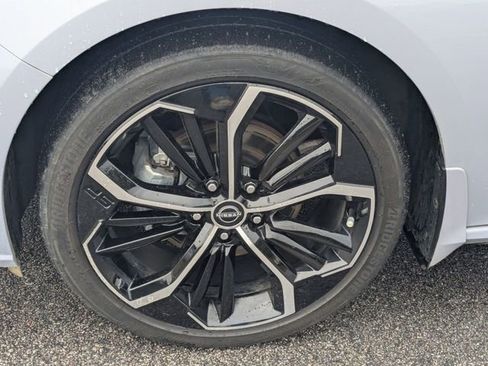 Used 2024 Nissan Altima 2.5 SR w/ SR Premium Package FWD image 10