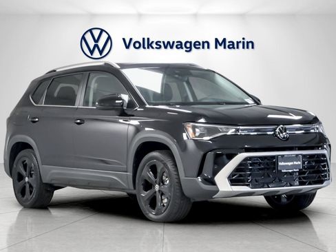 New 2025 Volkswagen Taos SEL image 7