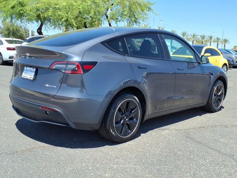 Used 2023 Tesla Model Y AWD image 7