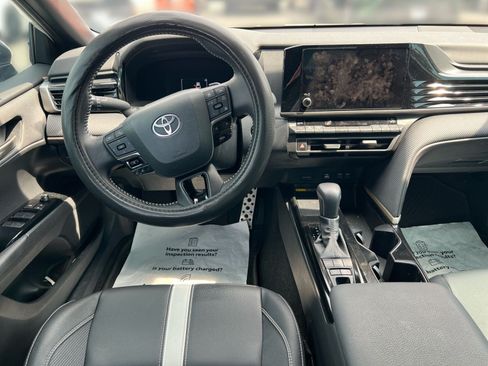 Used 2025 Toyota Camry SE w/ Convenience Package FWD image 19