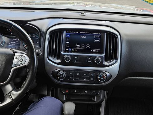 Used 2022 Chevrolet Colorado LT w/ LT Convenience Package image 7