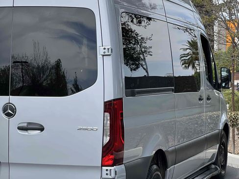 Used 2023 Mercedes-Benz Sprinter 2500 image 47