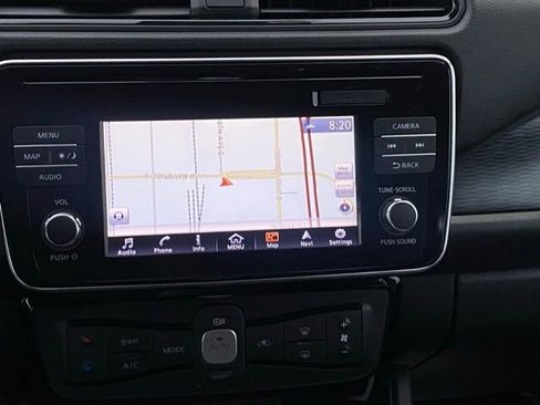 Used 2018 Nissan Leaf SV w/ SV Technology Package image 13