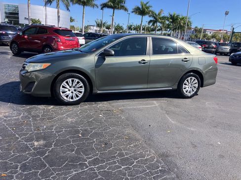 Used 2013 Toyota Camry LE image 2