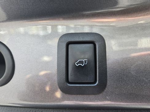 Used 2015 Toyota Highlander XLE AWD/4WD image 10