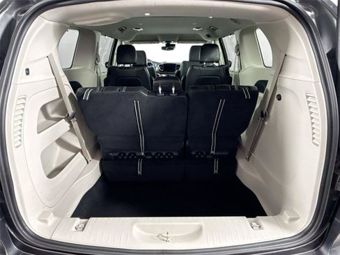 Used 2022 Chrysler Pacifica Touring-L FWD image 30