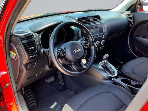 Used 2016 Kia Soul + FWD image 11