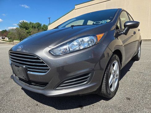 Used 2018 Ford Fiesta SE image 2