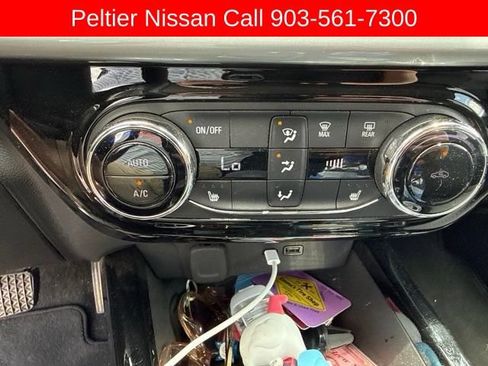 Used 2024 Chevrolet Trax LT w/ LT Convenience Package FWD image 14