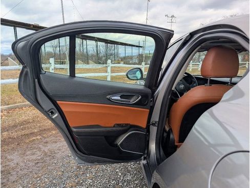 Used 2019 Alfa Romeo Giulia Sprint w/ Cold Weather Package image 10