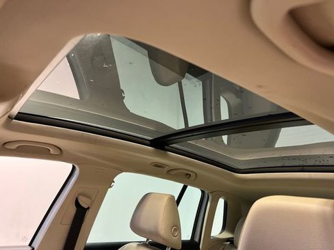 Used 2014 Volkswagen Tiguan S image 28