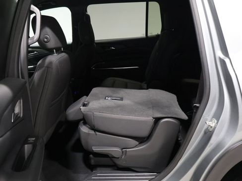 Used 2024 Chevrolet Traverse LT image 18