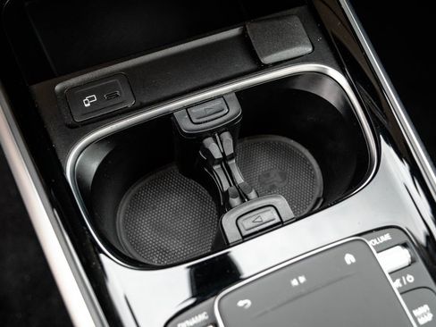 Used 2023 Mercedes-Benz GLB 250 4MATIC image 28