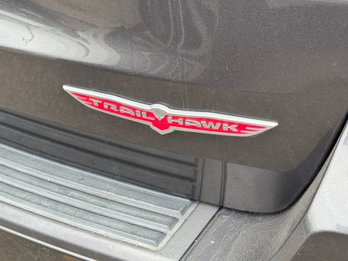 Used 2019 Jeep Grand Cherokee Trailhawk AWD/4WD image 20