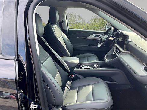 New 2026 Ford Explorer Active w/ Active Comfort Package image 8