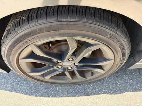 Used 2019 Ford Fusion SE w/ Equipment Group 151A FWD image 11