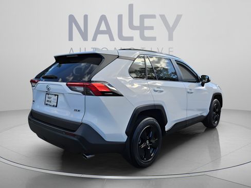 Certified 2021 Toyota RAV4 XLE w/ Convenience Package FWD image 5