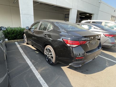 Used 2025 Nissan Sentra SR FWD image 2