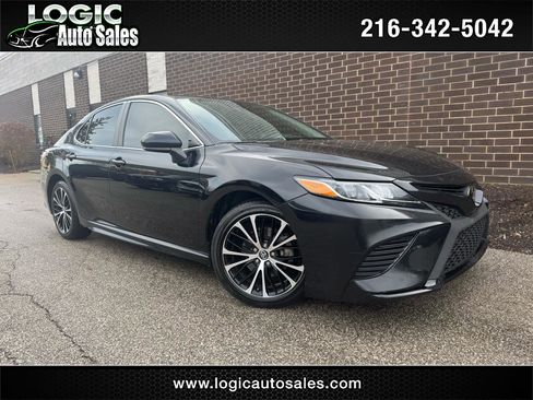 Used 2020 Toyota Camry SE image 1