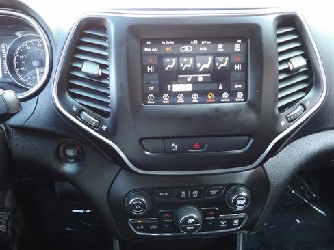 Used 2019 Jeep Cherokee Latitude Plus image 19