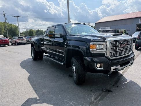 Used 2019 GMC Sierra 3500 Denali w/ Duramax Plus Package AWD/4WD image 3