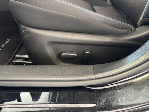 Used 2025 Nissan Altima 2.5 SV FWD image 22